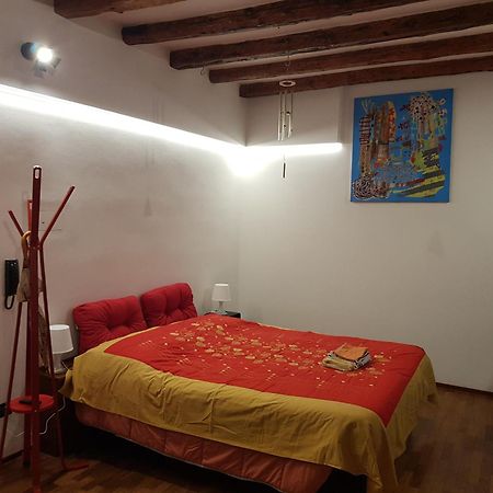 Monolocale Sui Tetti Di Bologna - Via Indipendenza Apartment Ngoại thất bức ảnh