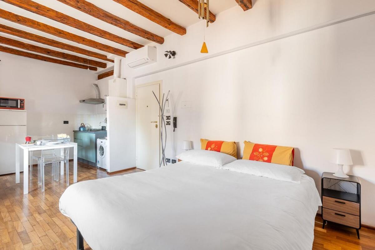 Monolocale Sui Tetti Di Bologna - Via Indipendenza Apartment Ngoại thất bức ảnh