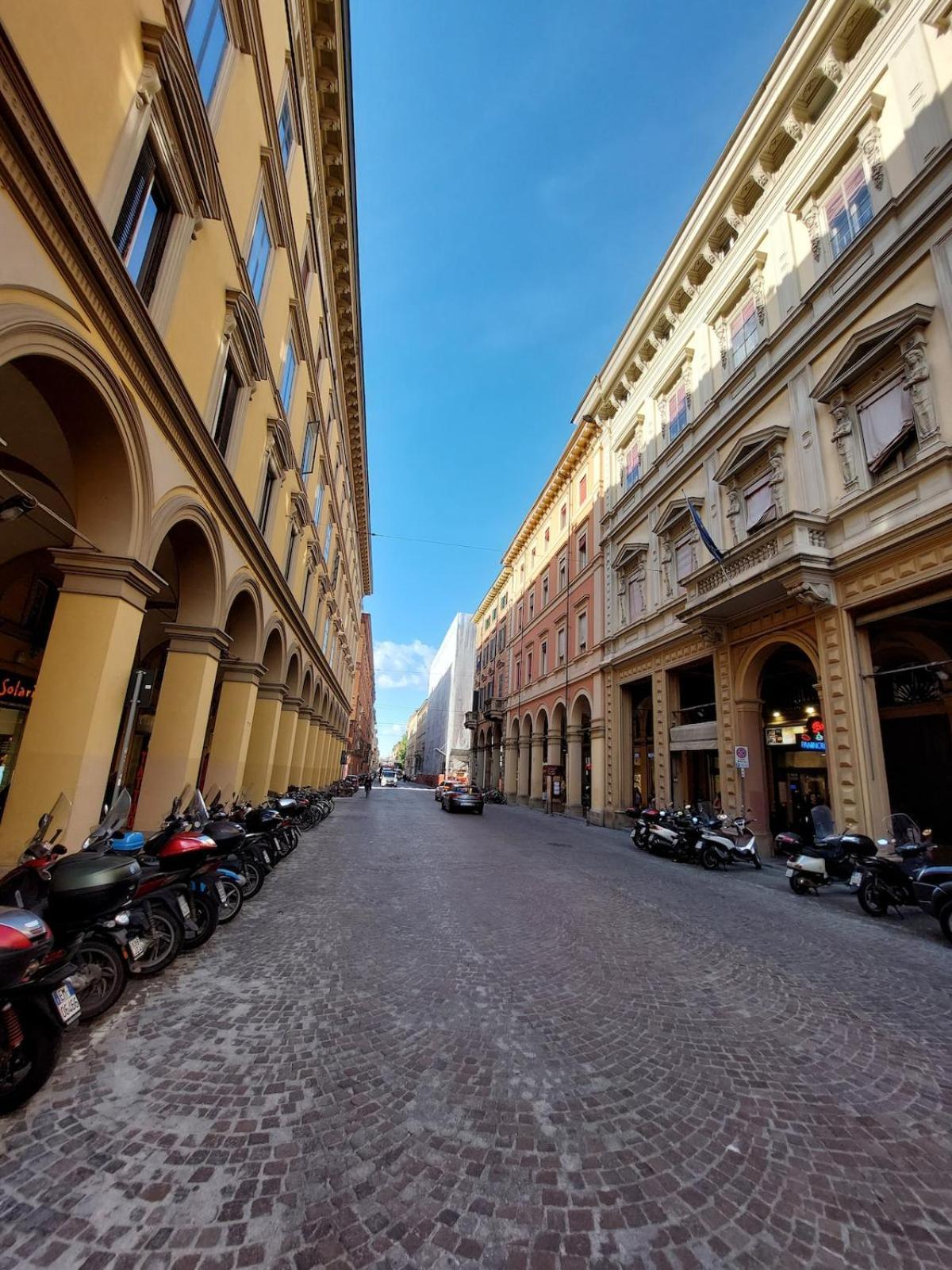 Monolocale Sui Tetti Di Bologna - Via Indipendenza Apartment Ngoại thất bức ảnh